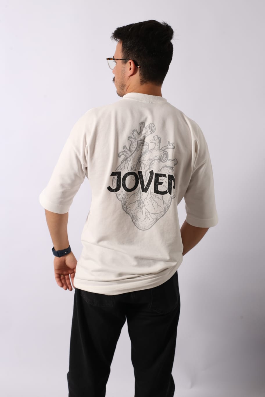 camisa jovem branca